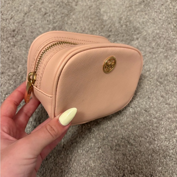 Tory Burch Blush Pink Pouch with Gold Emblem - Picture 4 of 7